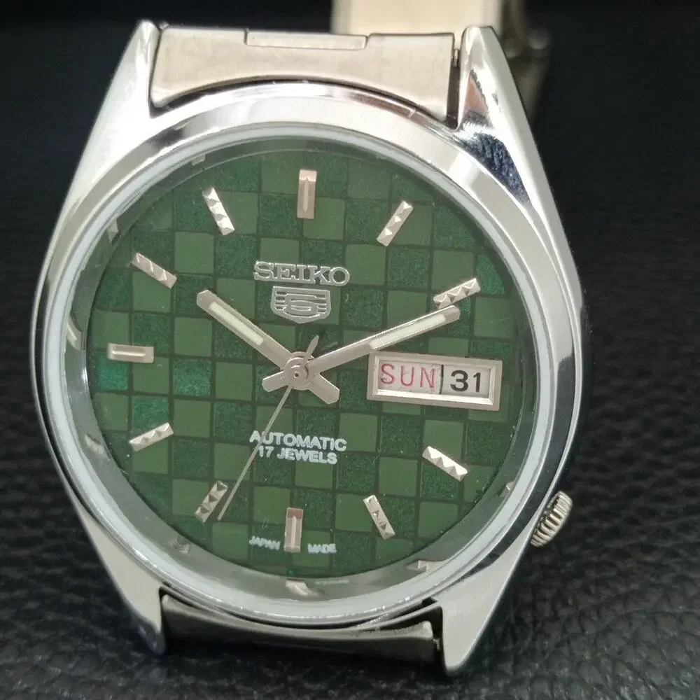 Vintage 1972 Seiko Automatic Mens Silver Watch W/daydate & Silver Accents